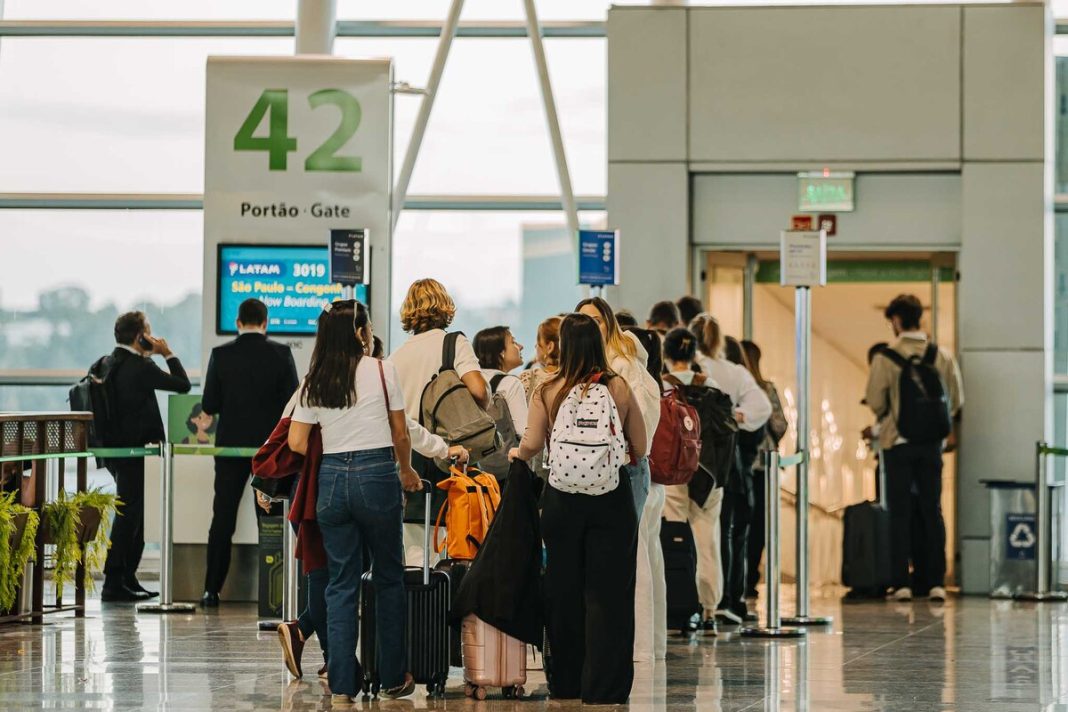 Aviões que pousariam em Brasília mudam rota por causa de temporal