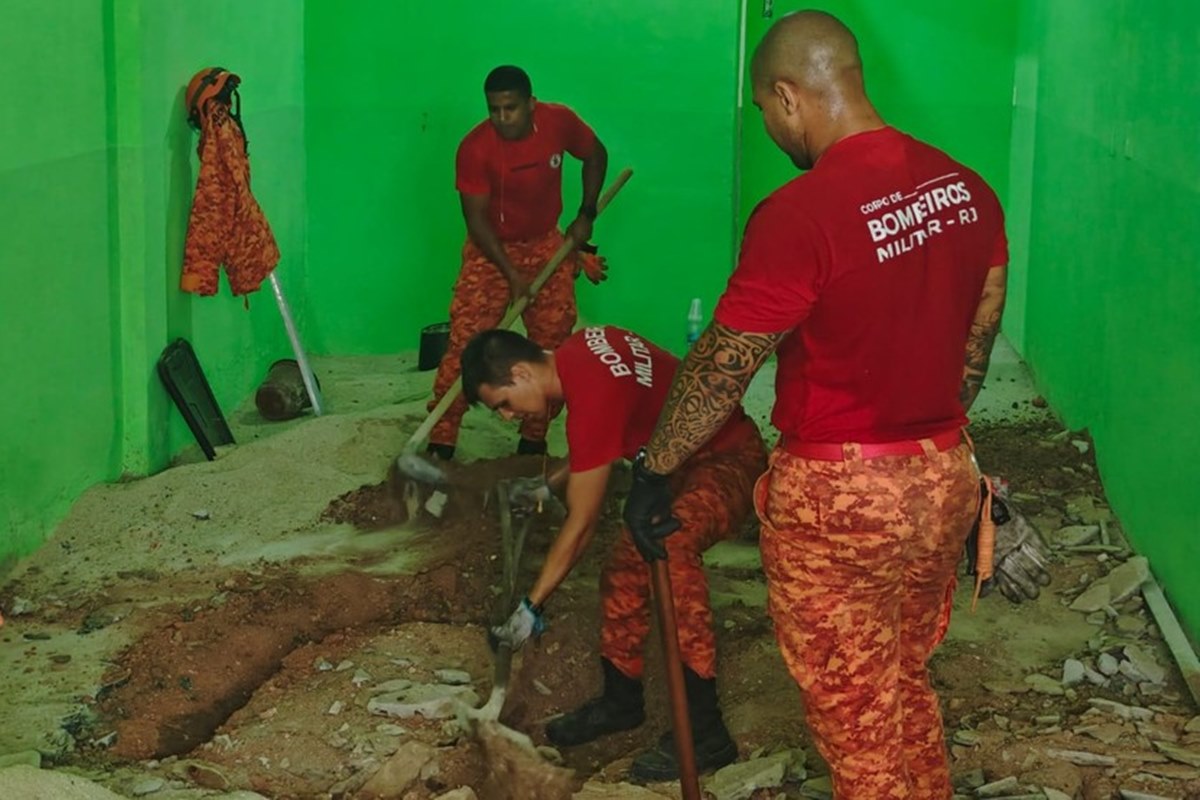 Homem que esquartejou e concretou esposa com quem tinha filhas é preso