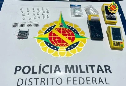 Polícia apreende jovem com mandado em aberto e porções de cocaína