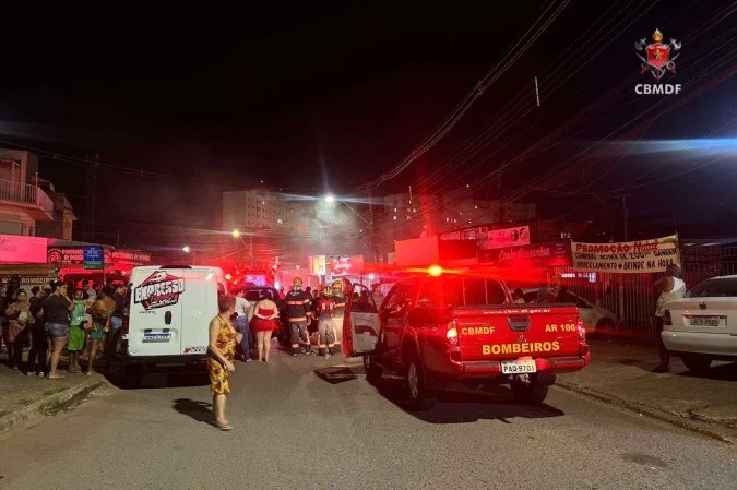 Incêndio de grandes proporções atinge comércio em Samambaia