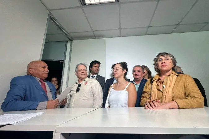 Oposição protocola novo pedido de impeachment contra Ibaneis Rocha